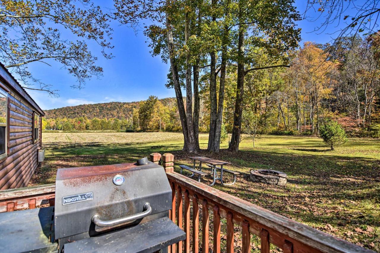 Rural Cabin Hideaway With Fire Pit And Mtn Views! Parsons Eksteriør billede