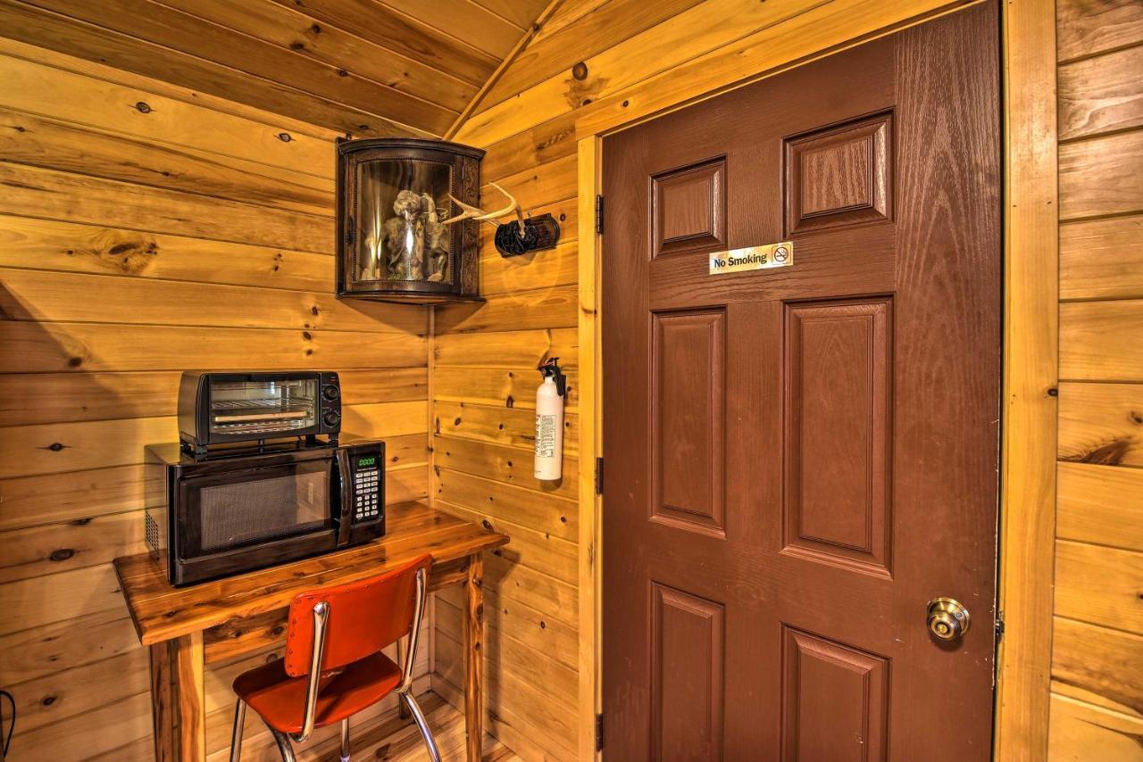 Rural Cabin Hideaway With Fire Pit And Mtn Views! Parsons Eksteriør billede